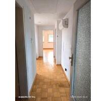 2,5 Zimmer DG Wohnung mit EBK, Balkon und Klimaanlage - Massenbachhausen