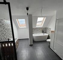 Kernsanierte 4 Zimmer Wohnung mit 2 Bädern - Crimmitschau