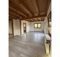 Gemütliche 4.5 Zimmer Wohnung - 1.100,00 EUR Kaltmiete, in Gomaringen (PLZ: 72810)