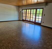 Renovierte 3-Zimmerwohnung mit großem Wohnzimmer und großer Terrasse - Siegburg