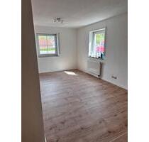 1 Zimmer Wohnung mit Einbauküche und Stellplatz - Wenzenbach