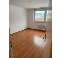3 Zimmer Wohnung mit Loggia zu vermieten- in zentraler Lage Krefe - Krefeld