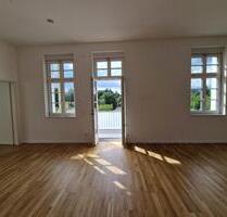 Charmante 3-Zimmer Wohnung mit Einbauküche, Balkon, 2 Tiefgaragenplätzen - Villingen-Schwenningen Kopsbühl
