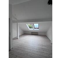 2-Zimmer Dachgeschosswohnung - 558,00 EUR Kaltmiete, ca.  52,00 m² in Heide (PLZ: 25746)