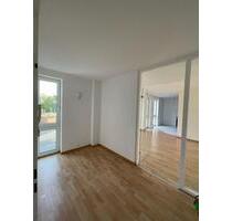 2-Zimmer Wohnung mit Balkon, Einbauküche + Stellplatz (93m2) - Mönchengladbach Nord