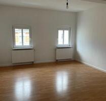 Große 4-Zimmer Wohnung in zentraler Lage mit Balkon - Halle (Saale) Damaschkestraße