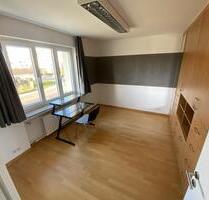 Sehr schöne frisch renovierte WG Zimmer zu vermieten in 3er WG - Mannheim Käfertal