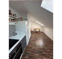 2 Zimmer Wohnung im Dachgeschoss in ruhiger Maintal Lage