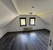 Schöne Dachgeschoss Wohnung 1,5-2 Zimmer Garten Garage Badewanne - Wuppertal Arrenberg