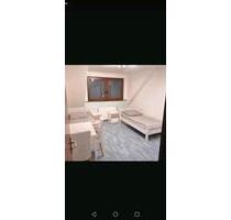 Zimmer zu vermieten - 425,00&nbsp;EUR Kaltmiete, ca.&nbsp; 19,00&nbsp;m&sup2; in Lohmar (PLZ: 53797)