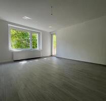 Die helle 3-Zimmer-Wohnung mit ca. 70 m² Wohnfläche besticht durch eine durchdachte Raumaufteilung und ein modernes Wohnambiente. Das tagesbelichtete Badezimmer ist mit einer zeitgemäßen Dusche... - Wuppertal Gemarkung Vohwinkel