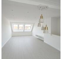 Helle 4-Zimmer Dachgeschosswohnung mit offener Küche & Gäste WC - Großwallstadt