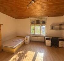 Teilmöbliertes Zimmer mit Balkon in ruhiger WG - Rosenheim Aising