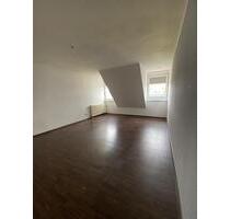 2 Zimmer DG Wohnung zentrale Lage mit EBK - Pößneck