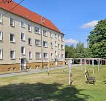 3 Renovierte Zimmer mit Einbau Küche und Keller ab August - Altenburg