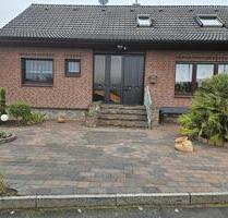 Charmante 2.5 Zimmer Dachgeschosswohnung mit Klimaanlage in Serm - Duisburg Großenbaum