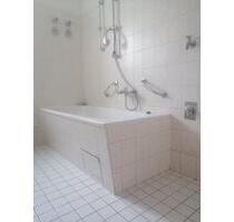 2 Zimmer Erdgeschoss Mittelwohnung mit sep. Küche und Bad+Wanne! #DD147 - Freital