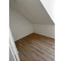 Helle 3 Zimmer DG Wohnung - 380,00 EUR Kaltmiete, ca.  75,00 m² in Heinsen (PLZ: 37649)