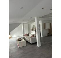 2 Zimmer Wohnung in Düsseldorf Rath | neuwertig und renoviert