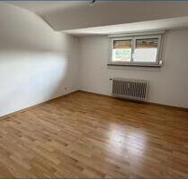 3-Zimmer Dachgeschosswohnung ohne Balkon mit großen Fensterflächen und neu gedämmten Dach! - Karlsruhe Grötzingen