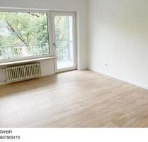 Attraktive 2-Zimmer Wohnung mit Einbauküche, Badewanne und Balkon in Wansbek - Hamburg Wandsbek