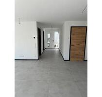 2,5 Zimmer Erdgeschosswohnung . Wohnung in Erkelenz mit Garten