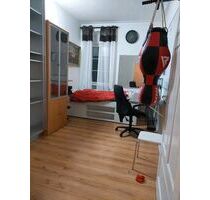Ein möbliertes Zimmer in geräumiger 4-Zimmer-Wohnung zu vermiete - Esslingen am Neckar