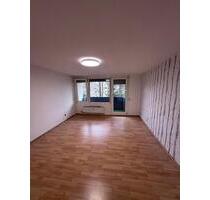 Helle und geräumige 2 Zi. Wohnung mit Balkon und Stellplatz - Waiblingen