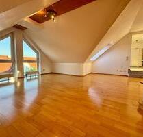 2,5 Zimmer DG Wohnung mit Gäste-WC, Einbauküche und Stellplatz - Rodgau