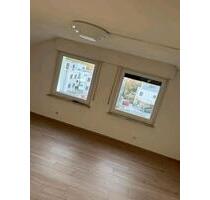 2 Zimmer DG Wohnung - 600,00 EUR Kaltmiete, ca.  60,00 m² in Bad Wurzach (PLZ: 88410)