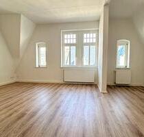 Perfekte WG-Wohnung im Dachgeschoss mit Einbauküche - Freiberg