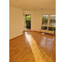 Freundliche 2 Zimmer Erdgeschosswohnung zentral gelegen in Fürth mit Terrasse und Tiefgaragenstellplatz !