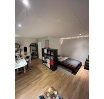 Großes Zimmer in 5er Wg - 376,00 EUR Kaltmiete, ca.  25,00 m² in Lemgo (PLZ: 32657)