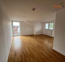 Moderne und helle 3-Zimmer Dachgeschosswohnung mit zwei Balkonen, zentral in Steinau an der Straße