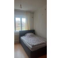 Möbliertes WG-Zimmer in einer 3-Zimmer-Wohnung in 13629 Berlin