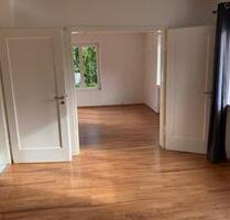 helle sonnige 4,5 Zimmer Wohnung mit großem Balkon in Botnang Süd - Stuttgart