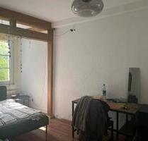 Mobilierte WG Zimmer zu mieten - 400,00 EUR Kaltmiete, ca.  16,00 m² in Tübingen (PLZ: 72070)