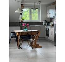 Helle 5 Zimmer DG-Wohnung, 149 qm mit Terrasse in Illingen