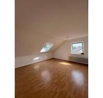 4-Zimmer Dachgeschoss Wohnung ohne Balkon ohne Stellplatz - Büttelborn