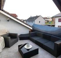 Helle 3,5 Zimmer DG-Wohnung mit Dachterrasse und Küche - Brombachtal