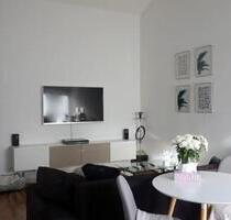 Schöne 2,5 Zimmer Dachgeschosswohnung mit EBK, Balkon und TG Stel - Künzelsau