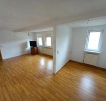 renovierte 2-Zimmer Wohnung mit Einbauküche in der Mannichswalder Str., ab sofort beziehbar!!! - Crimmitschau