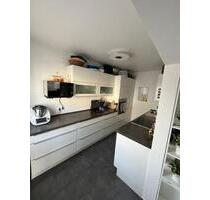 Moderne 3 Zimmer Erdgeschoss Wohnung mit Küche, Balkon und Garten - Münster (Hessen)