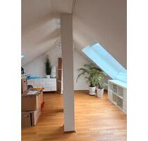 3-Zimmer Wohnung mit moderner EBK & Parkett u Fußbodenheizung, - Nürnberg Sankt Leonhard