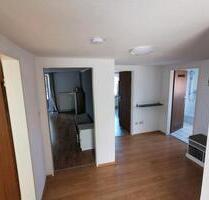 Dachgeschosswohnung - 3,5 Zimmer + Küche und Bad - Vlotho