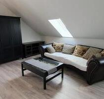 Helle, komfortable Dachgeschoßwohnung Zimmer möbliert - Altdorf