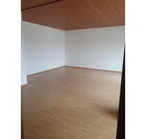 2 Zimmer DG Wohnung Oftersheim - 800,00 EUR Kaltmiete, ca.  75,00 m² in Schwetzingen (PLZ: 68723)