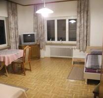 Vermiete Zimmer für Wochenendheimfahrerin - Fürth Altstadt