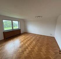 Schöne 2 Zimmer Dachgeschoss Wohnung in Büren Steinhausen