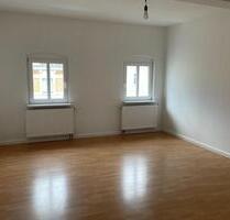 Große 4-Zimmer Wohnung in zentraler Lage mit Balkon - Halle (Saale) Damaschkestraße